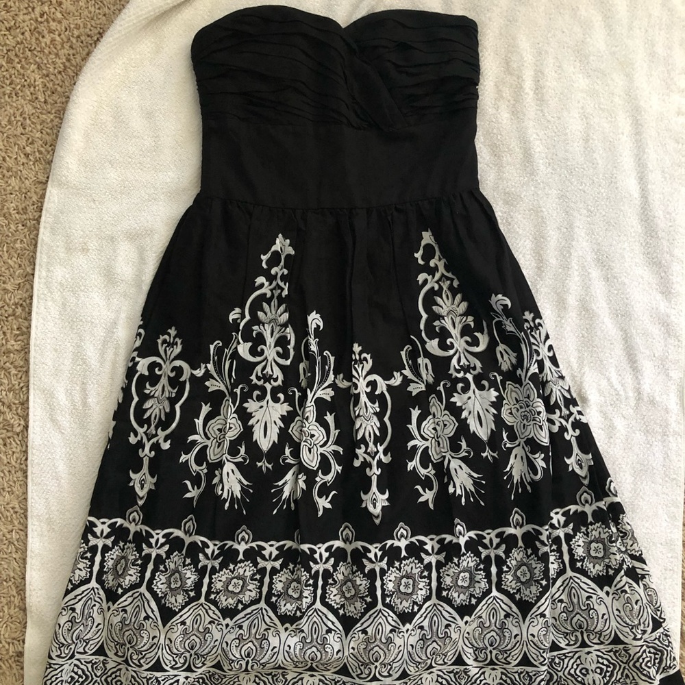 White House Black Market Black Strapless Dress with White Border Print